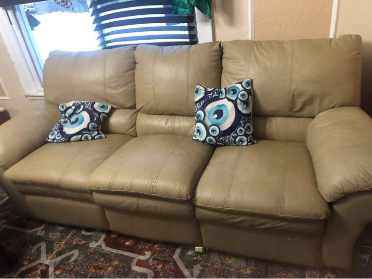 3 Couches (leather) For 1400$