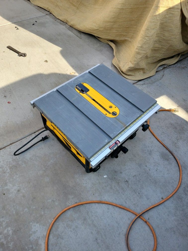 DEWALT 10" TABLE SAW ***READ DESCRIPTION