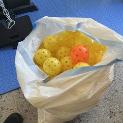 13 Gallon Bag Of Pickleballs