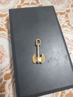 Ax pedant 18k solid gold