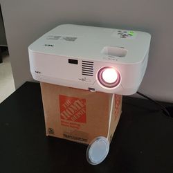 Professional Projector 3000 Lumens BRIGHT. Up To 300 In Screen. See Pictures For Quality.  🔥 🔥 🔥 