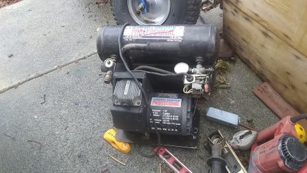 Campbell hausfeld 185 PSI Max 1 horsepower air compressor 4 gallon tank works