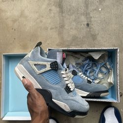 Jordan 4 UNC