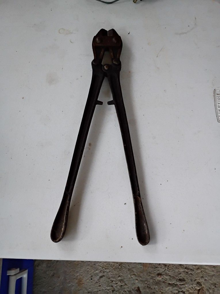 BOLT CUTTERS