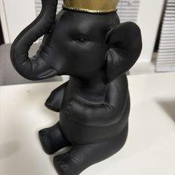 Decorative Elephant Figurine with Gold Crown 🐘👑