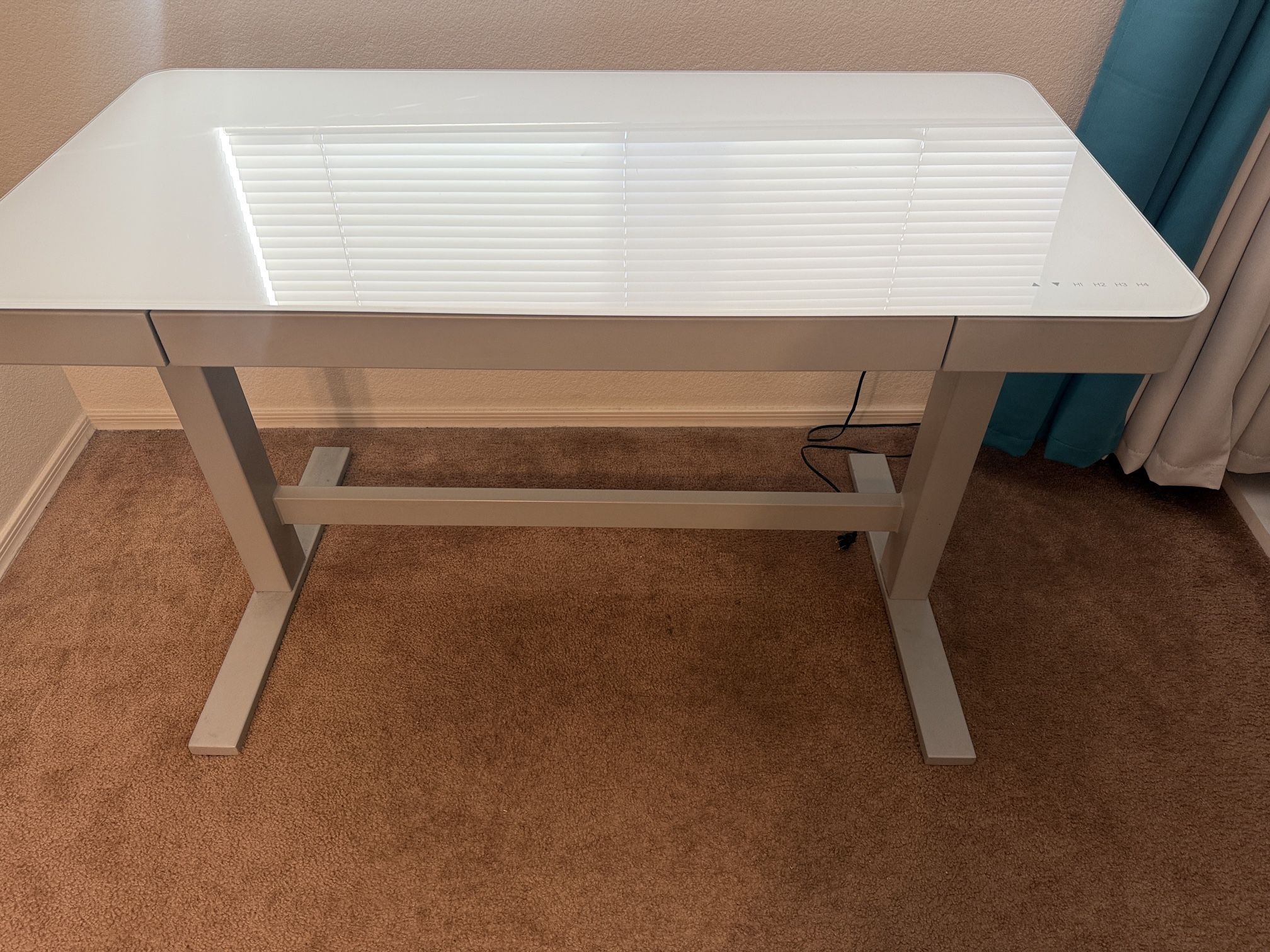 Tresanti adjustable height desk