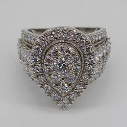 Gold Natural Cluster Diamond 6 carats Ring 