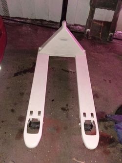 Crown Pallet Jack