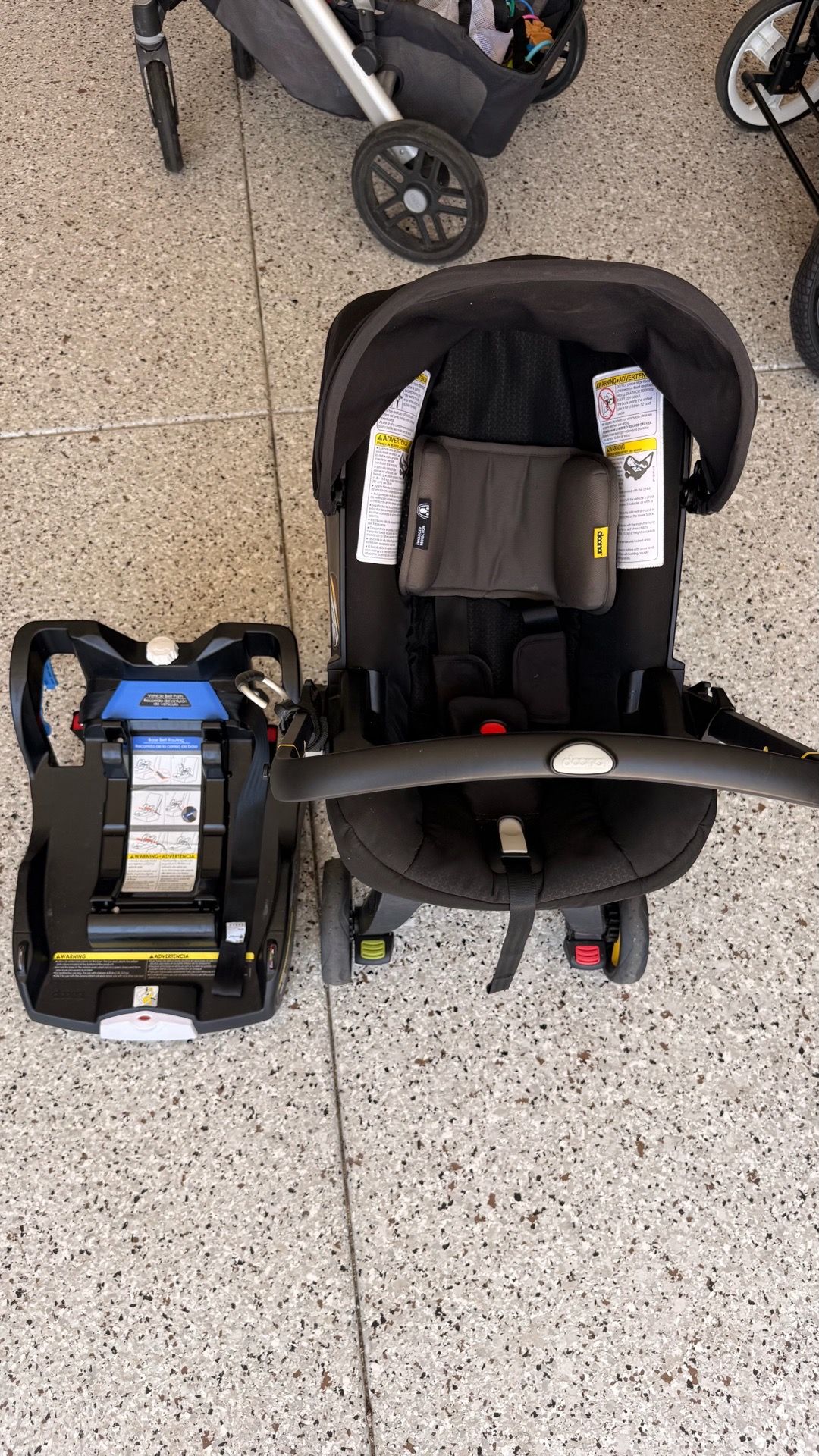 Doona Stroller + base+ seat protector + stroller organizer