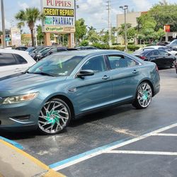 2011 Ford Taurus SEL 