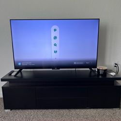55in ROKU 4K HDR FOR SALE (w/ tv stand if wanted)