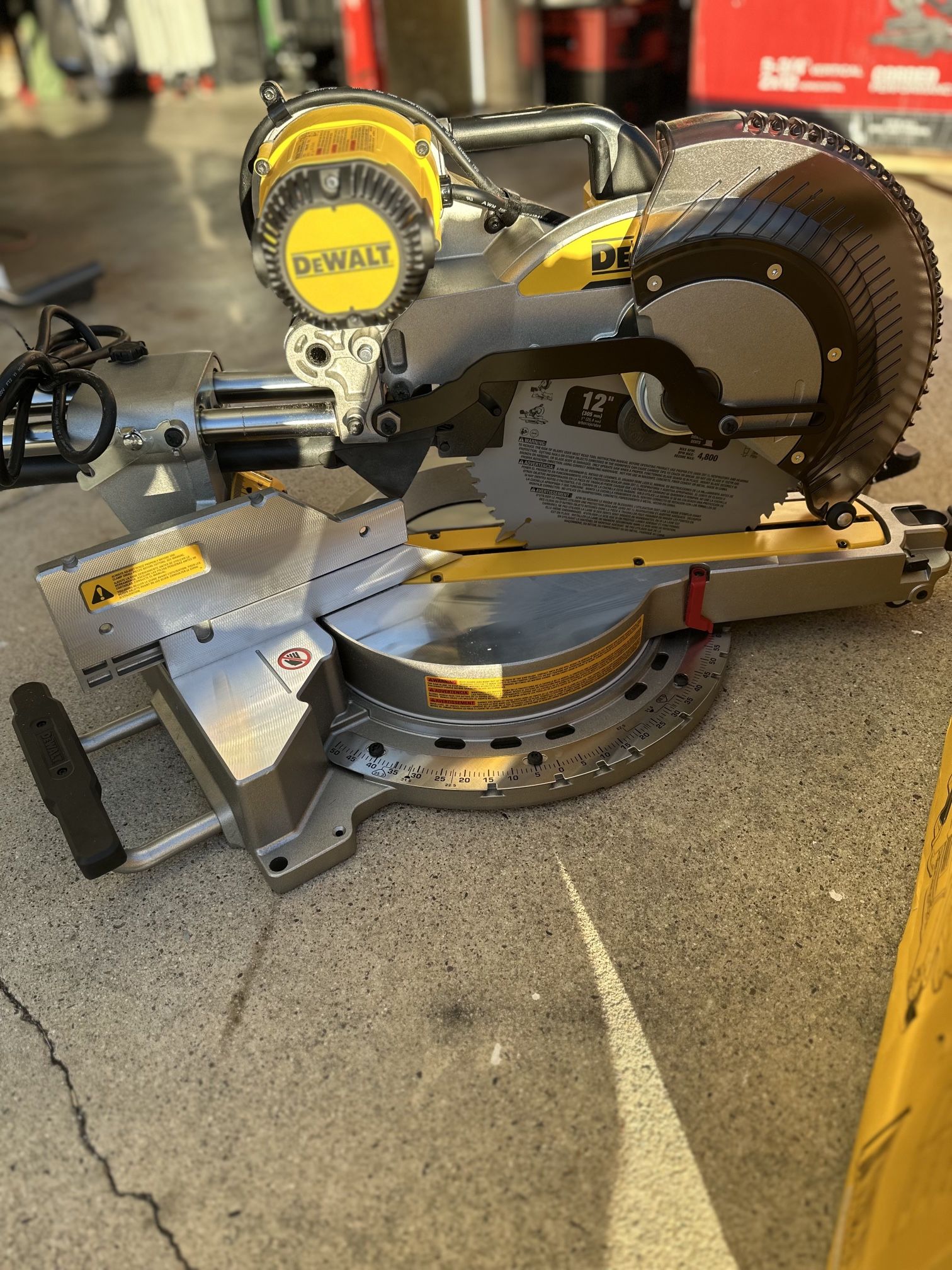 DEWALT 15 Amp Corded 12 in. Double Bevel Sliding Compound Miter Saw with XPS technology, Blade Wrench and Material Clamp. DWS780