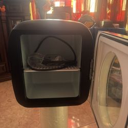 Frigidaire Mini Fridge 