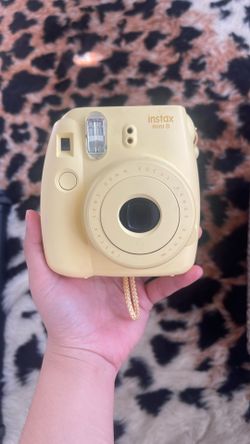 Early 2000s y2k Instant Polaroid Film Camera In Butter Yellow