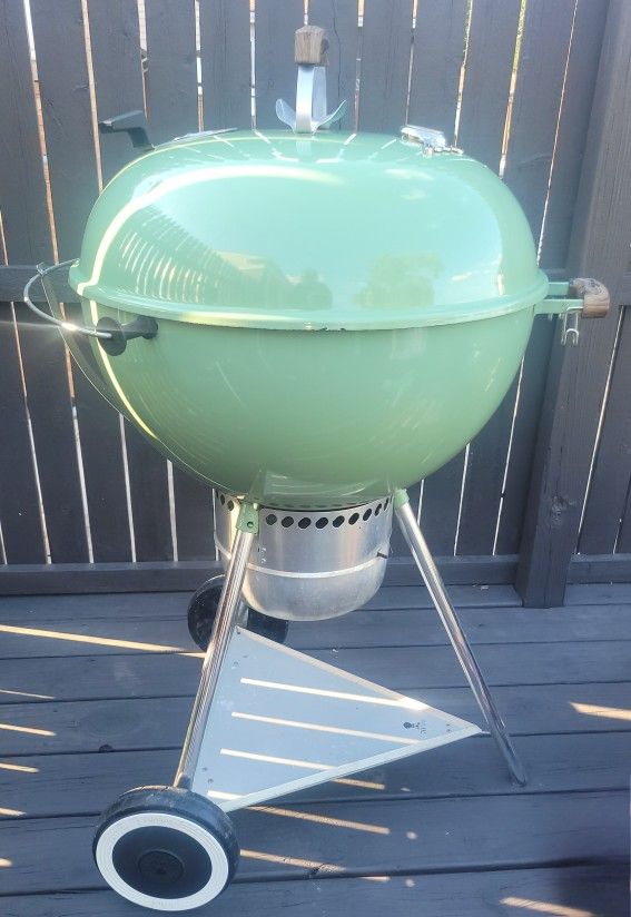 Weber Kettle 22in 70th Anniversary Charcoal Grill Diner Green