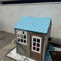 Kids Outdoor Playhouse 