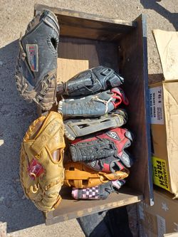 Adult and Kids  Baseball Gloves,15-25$ Each..pickup At My Location Between 19th And 34th Central Lubb.