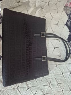 AUTHENTIC  GUARANTEED  FENDI  BLACK  ARM BAG