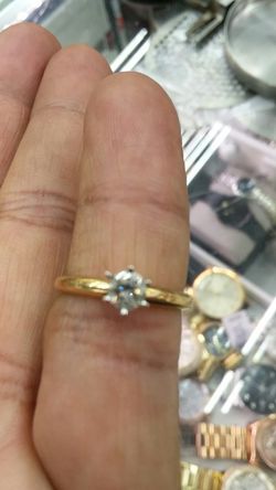 14k gold diamond ring 2.4 grams. 30 ct diamonds