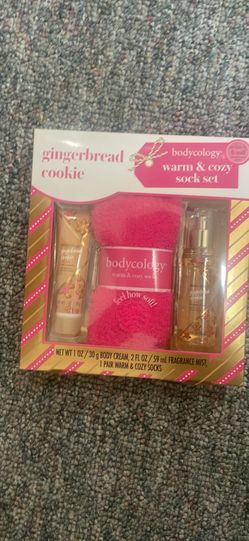 Bodycology Gingerbread Cookie Warm & Cozy Sock Gift Set.