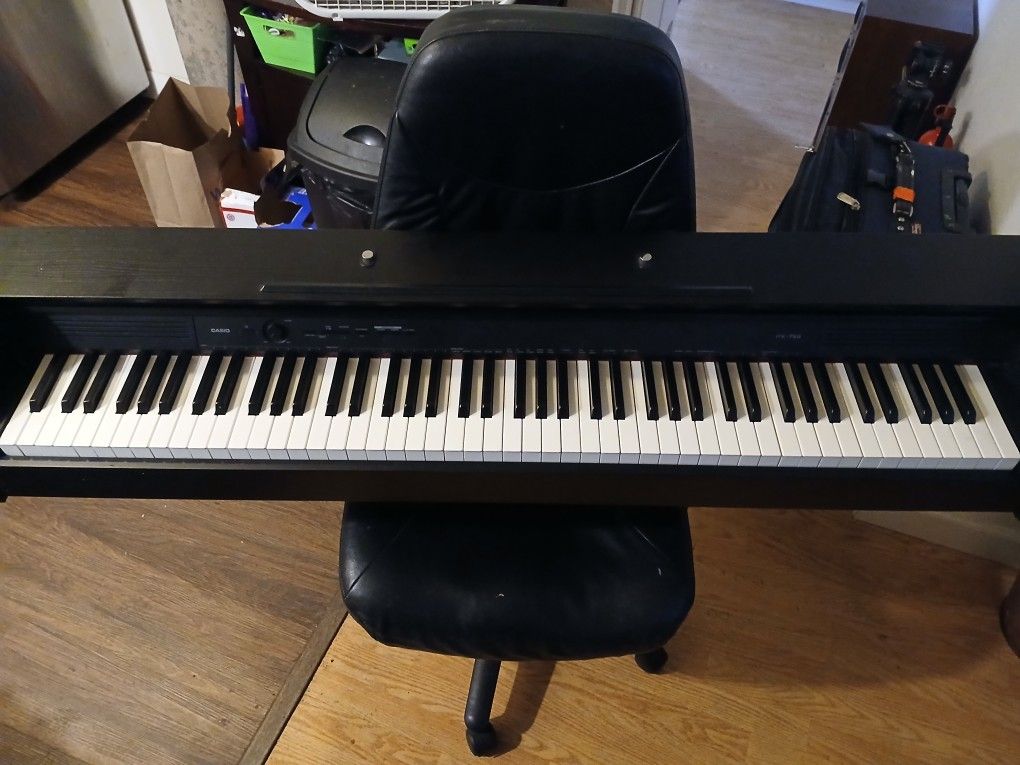 Casio Privia PX-750. 88 Key Piano