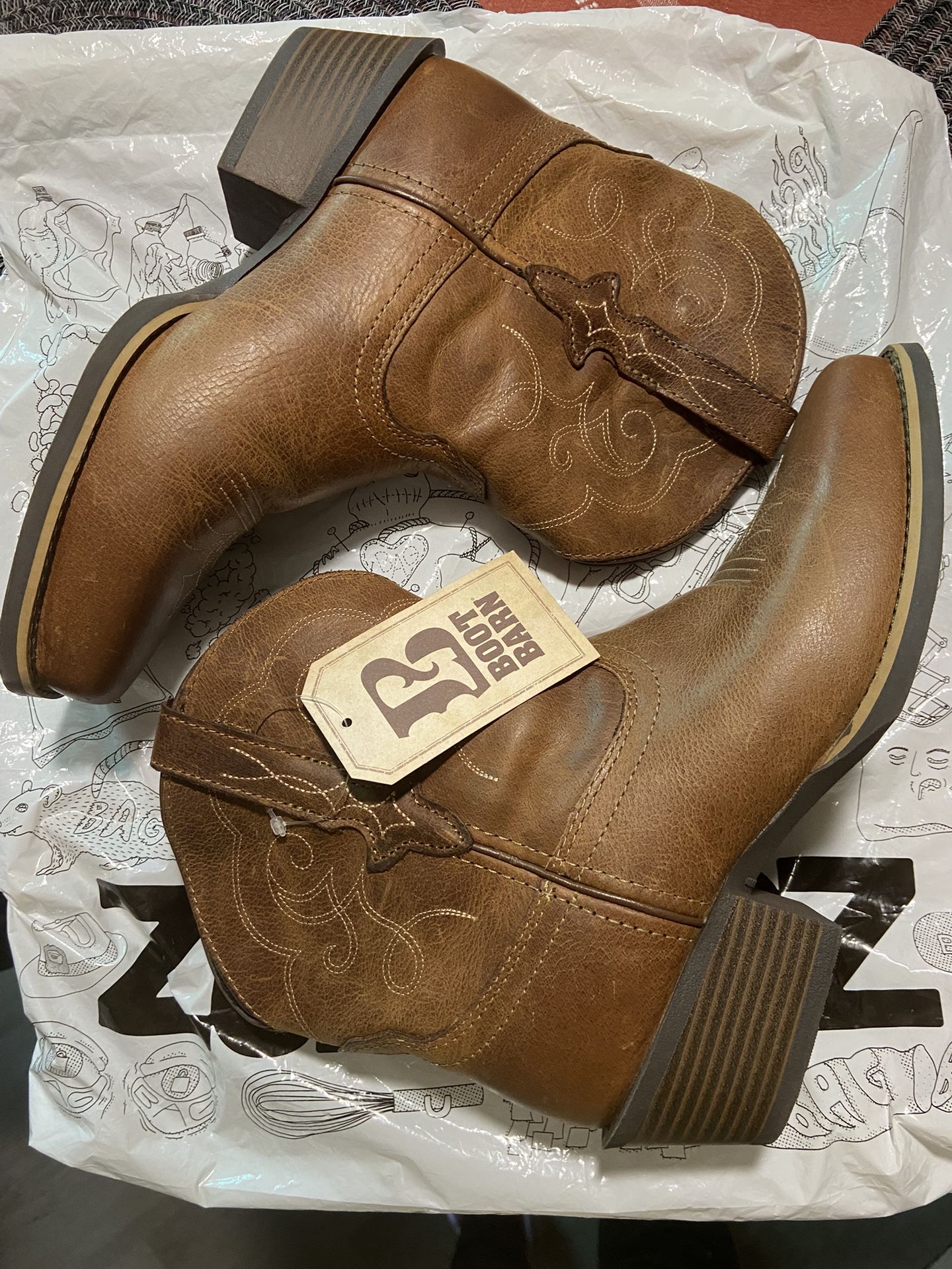Women’s Boots/Tan/W9