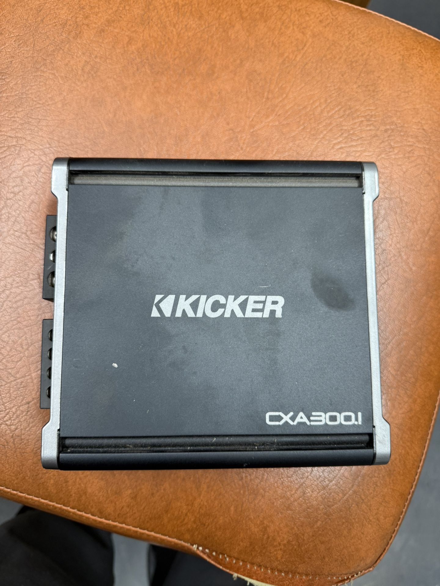 🔊 Kicker CXA300.1 Mono Subwoofer Amp – 300W RMS – Clean & Powerful 🔥