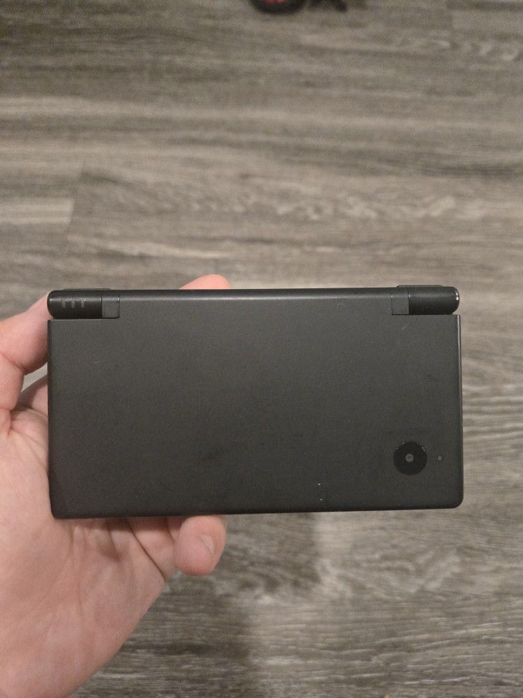 Nintendo DSi w/ Super Princess Peach Game