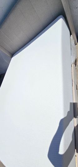 QUEEN BED FRAME /MATTRESS NUEVOS