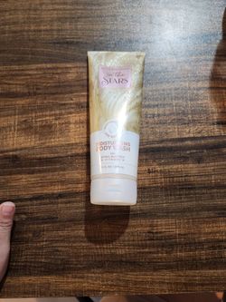 Bath & Body Works Moisturizing Body Wash  10 oz In The Stars