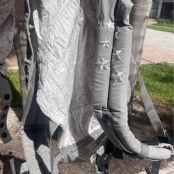 Ergobaby Baby Carrier- if it’s posted it’s still available