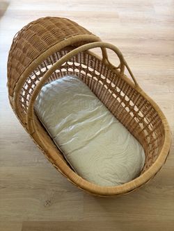 Wicker baby bassinet in great condition