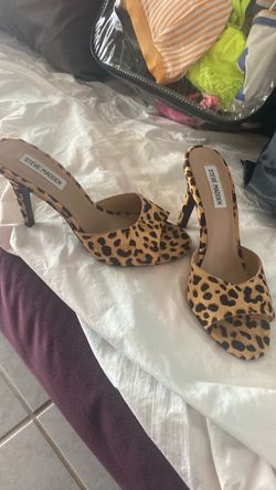 Size 6 steve madden used very good condition .50 cents very clean