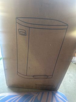 Step Trash Can in Box