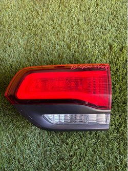 2020 Jeep Grand Cherokee Passenger/Right Side Trunk Tail Light