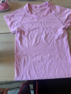 Lululemon women's pink shirt