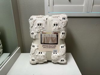 NWT VIRAL TIK TOK COSTCO FAUX FUR HALLOWEEN FALL THROW WHITE GHOST