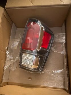2023 Toyota right rear head light and RR bumper stay