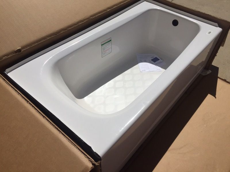 New in Box American Standard Cambridge Right Drain Soaking Tub