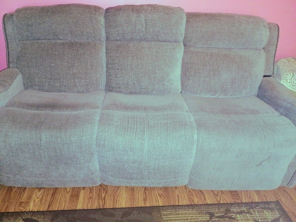 Broyhill Electronic Reclining Sofa