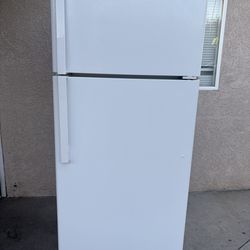 GE REFRIGERATOR