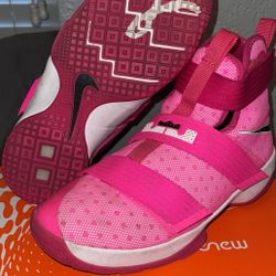 LeBron Soldier 10///Size 6 Boys