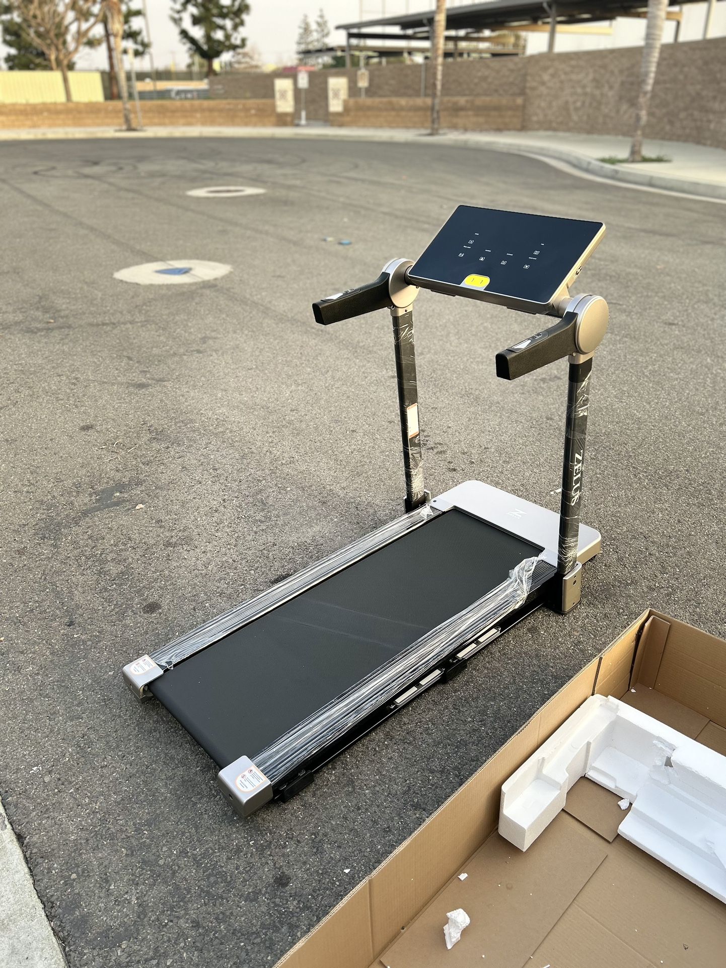 Brand new running electric treadmill heavy duty worth 500