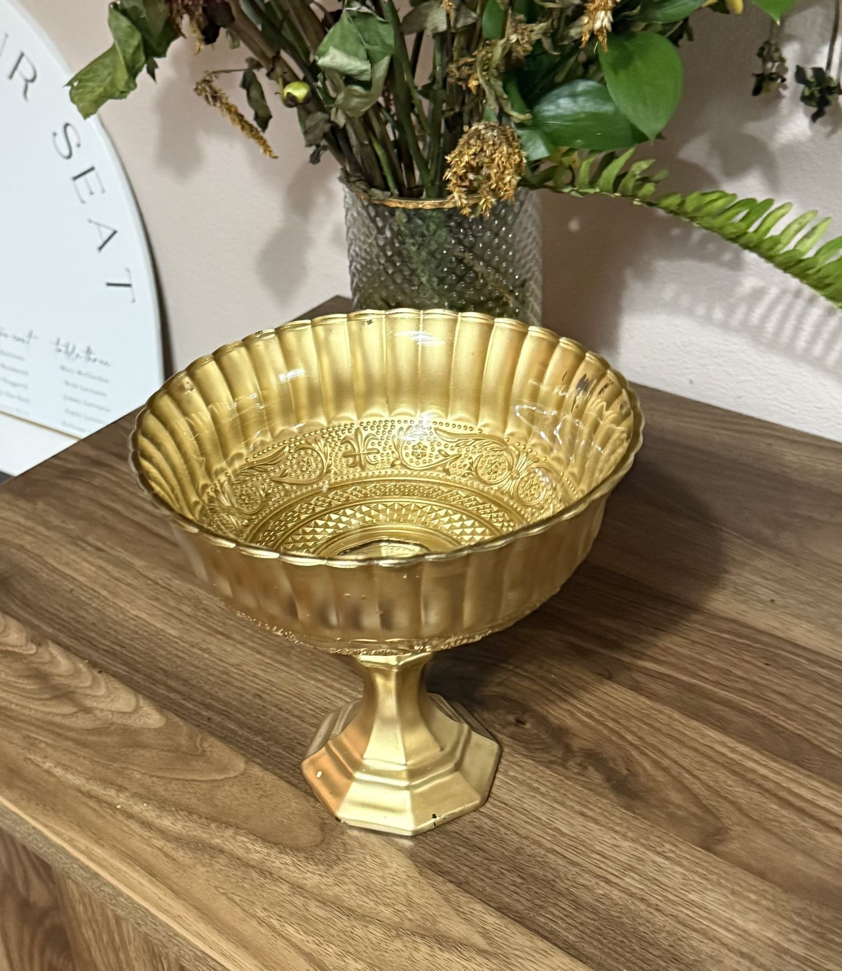 15 Gold Vessels For Centerpieces