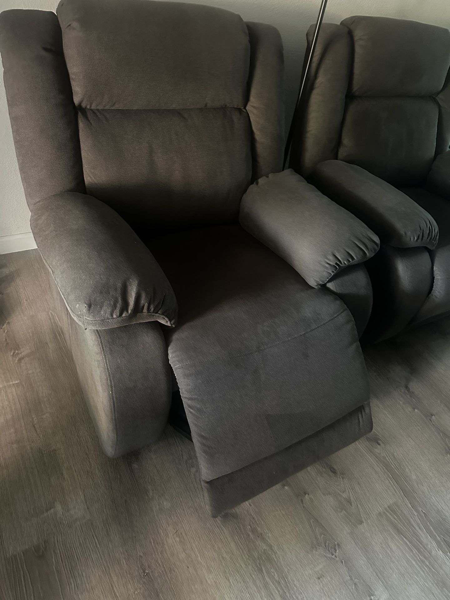 2 Recliners