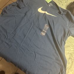 Women’s 2x Brand New Nike Shirt 