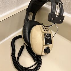 KMART BRAND MODEL 19-09-01 DYNAMIC STEREO VOLUME CONTROL HEADPHONES