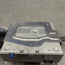 2014 Mercedes S550 Amplifier/ Satellite Audio Radio Receiver(Trunk Mounted)