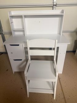 White Kids Desk with Hutch and Chair Set