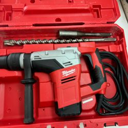 Milwaukee SDS-MAX Rotary Hammer Drill With Bits 